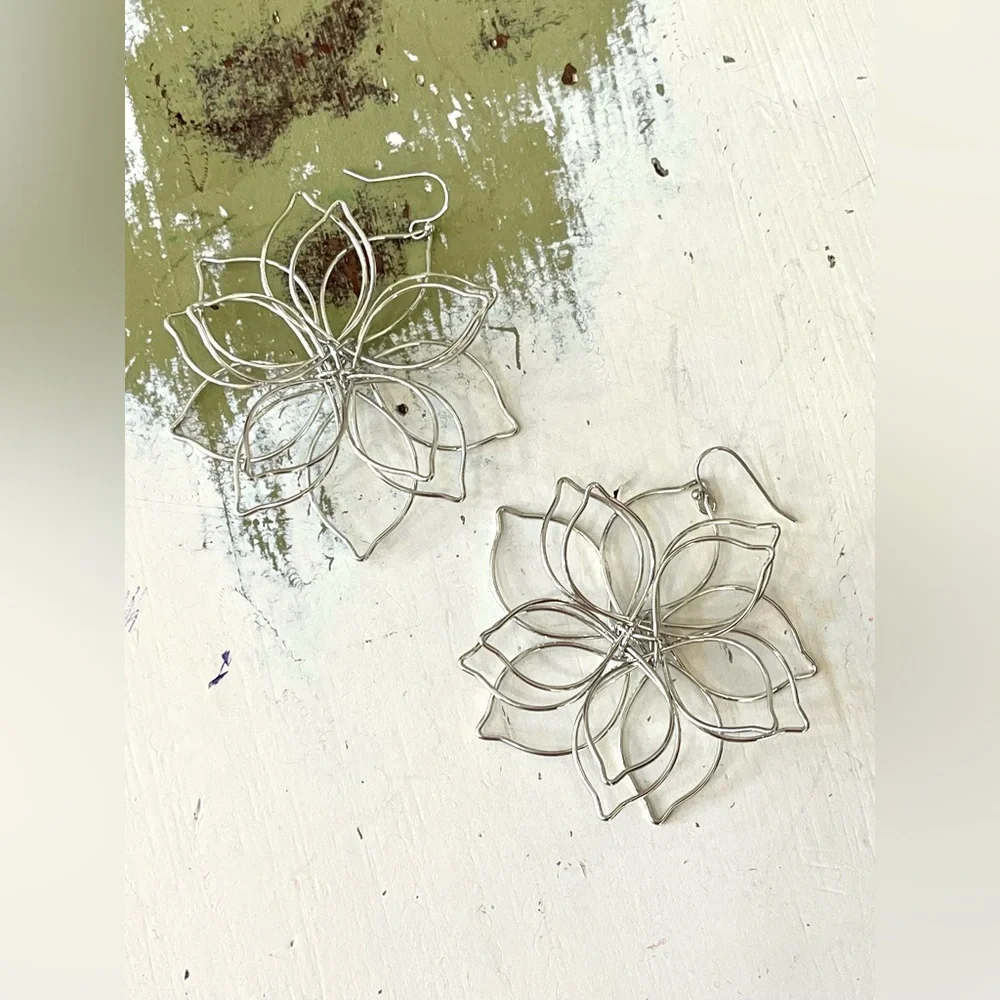 NEW Wire Flower Silver Earrings - Picture 1 of 5